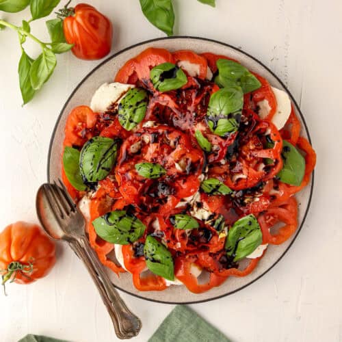 Tomatsalat med mozzarella - Nem og frisk salat på kun 15 min